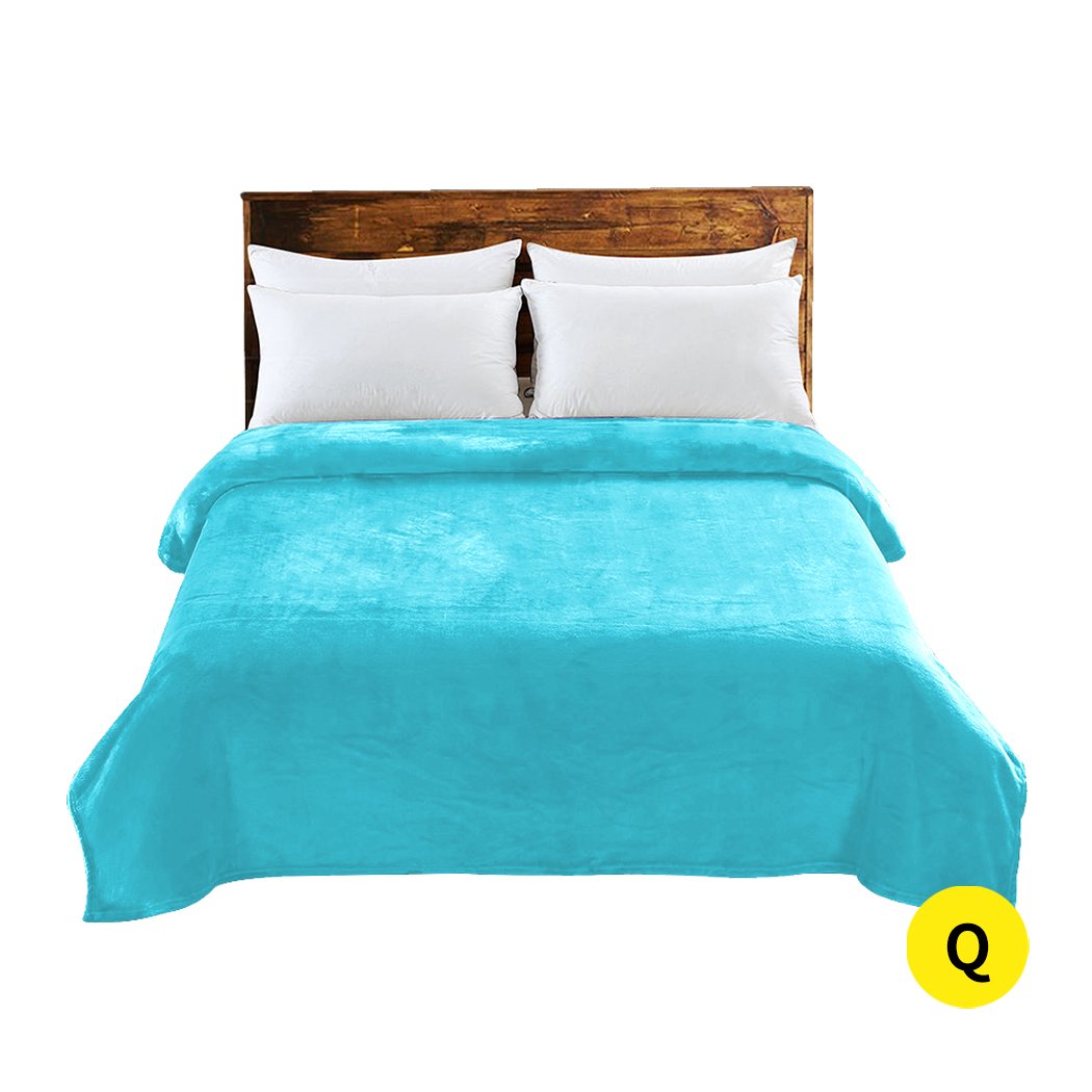 DreamZ 320GSM Ultra Soft Mink Blanket in Teal, showcasing its plush texture and vibrant color, perfect for cozying up.
